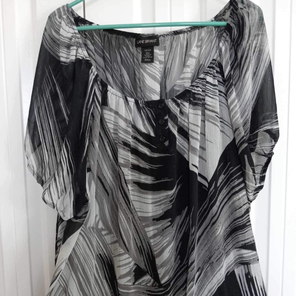 Lane Bryant Black White Sheer Shell w/Built In Black Tank Plus 26/28 Top Flutter